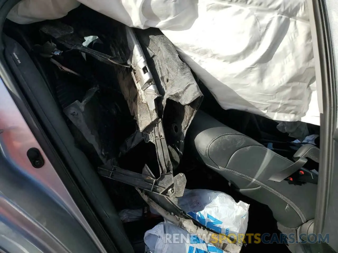 10 Photograph of a damaged car 4T1G11AK7LU983771 TOYOTA CAMRY 2020
