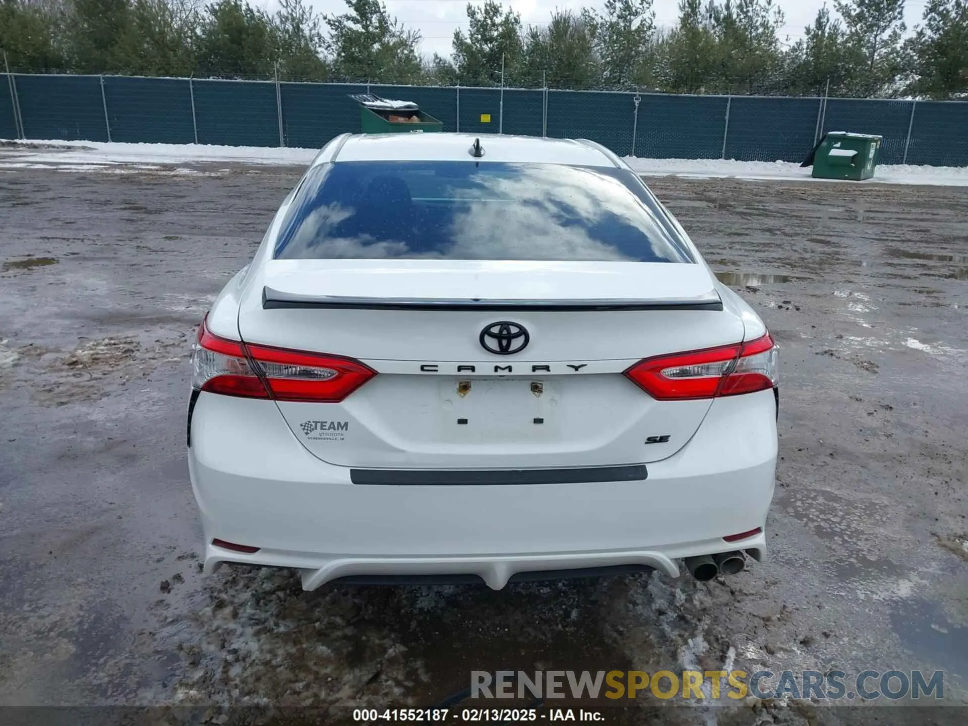 16 Photograph of a damaged car 4T1G11AK8LU307412 TOYOTA CAMRY 2020