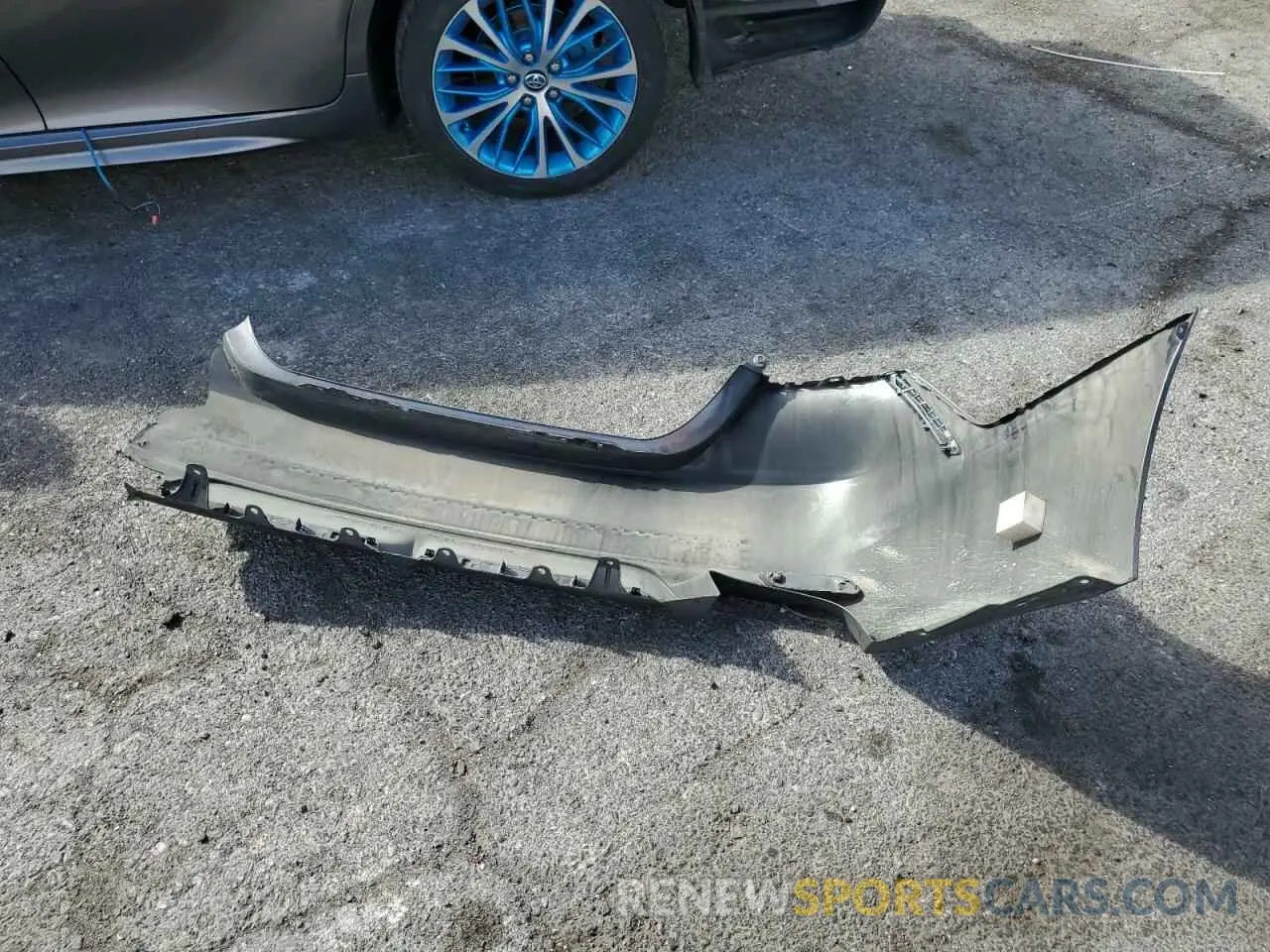 14 Photograph of a damaged car 4T1G11AK8LU318698 TOYOTA CAMRY 2020