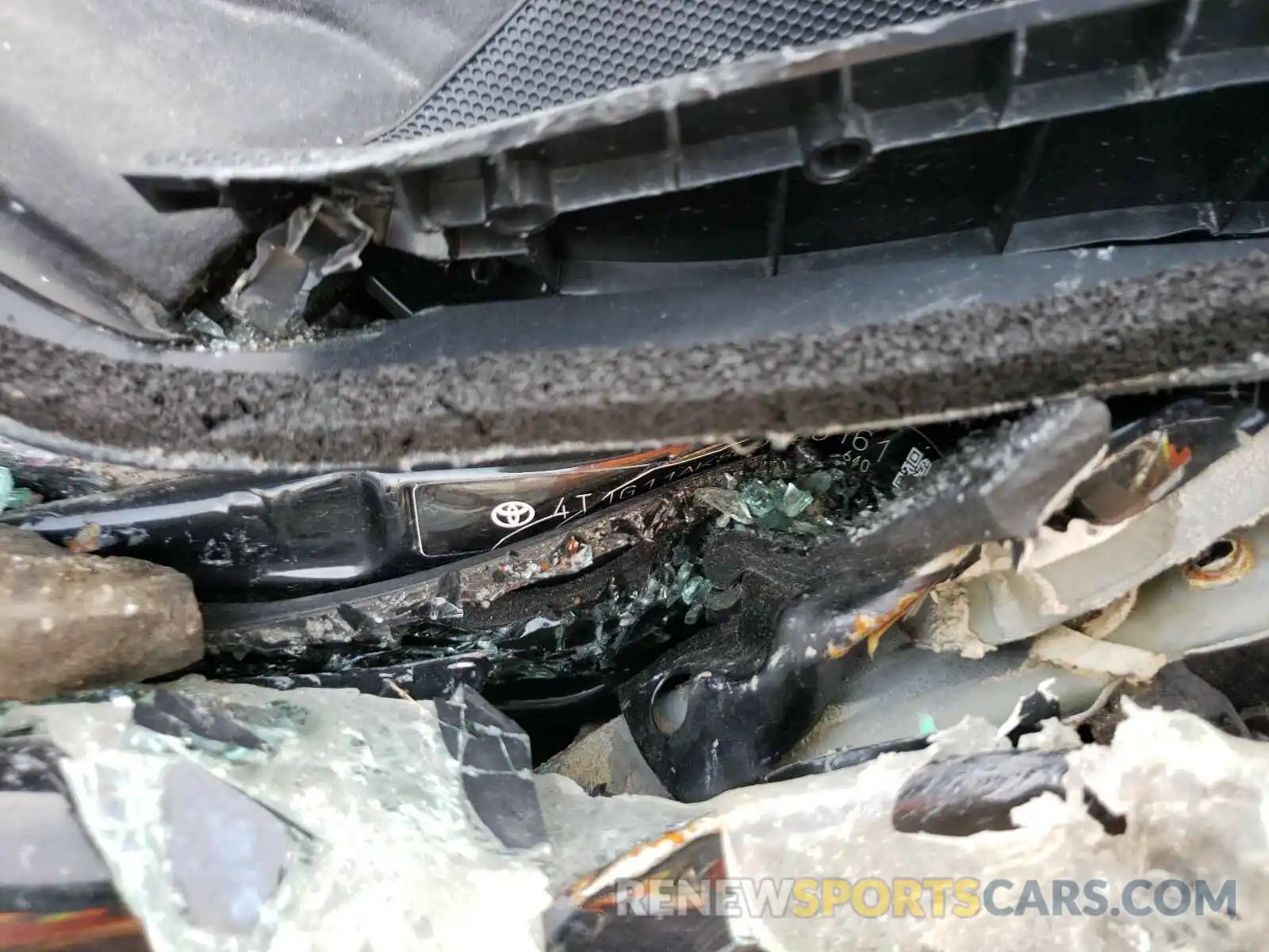 10 Photograph of a damaged car 4T1G11AK8LU320161 TOYOTA CAMRY 2020