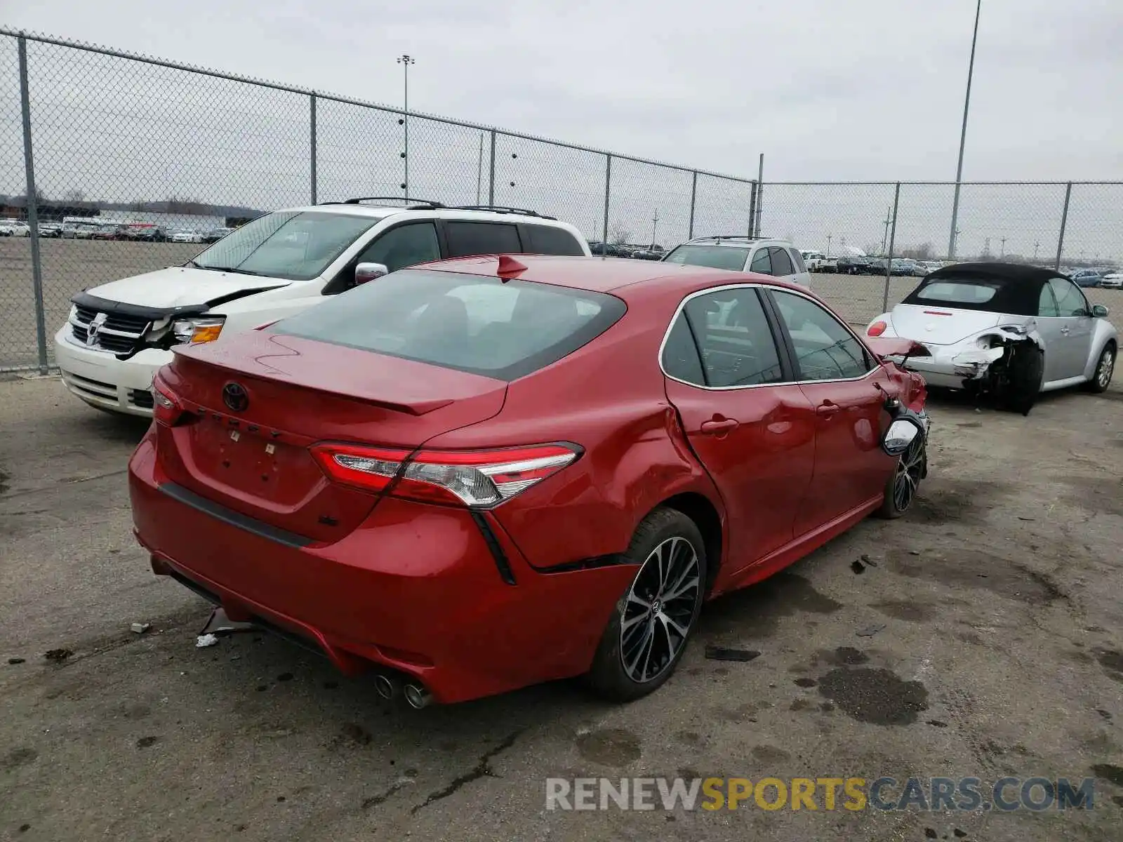 4 Photograph of a damaged car 4T1G11AK8LU322699 TOYOTA CAMRY 2020