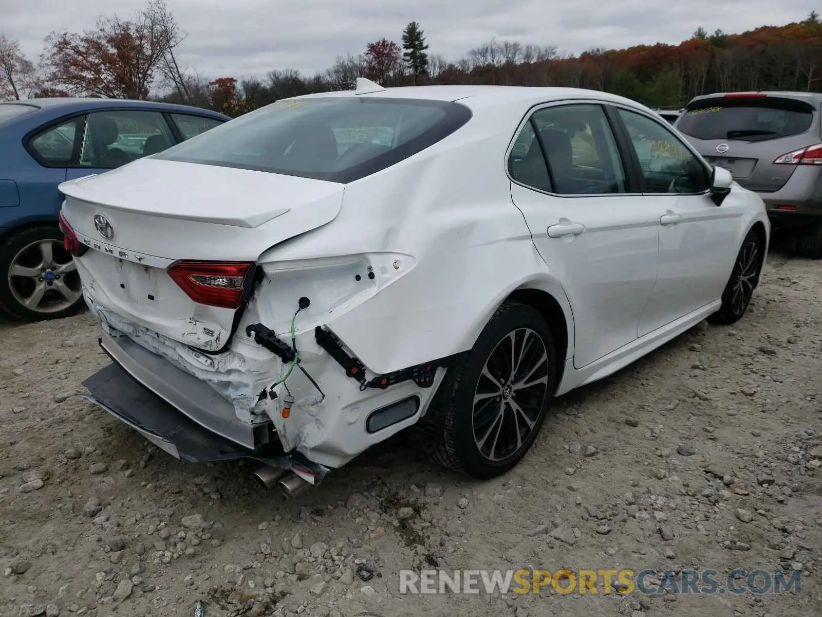 4 Photograph of a damaged car 4T1G11AK8LU325800 TOYOTA CAMRY 2020