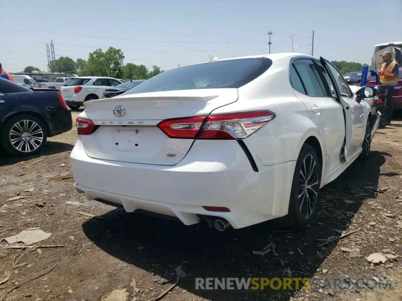 4 Photograph of a damaged car 4T1G11AK8LU329832 TOYOTA CAMRY 2020