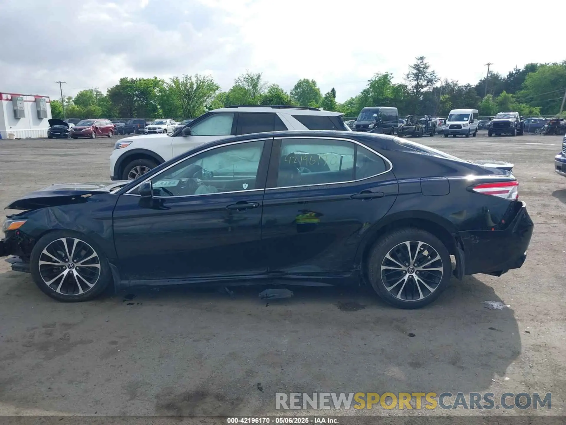 13 Photograph of a damaged car 4T1G11AK8LU336991 TOYOTA CAMRY 2020