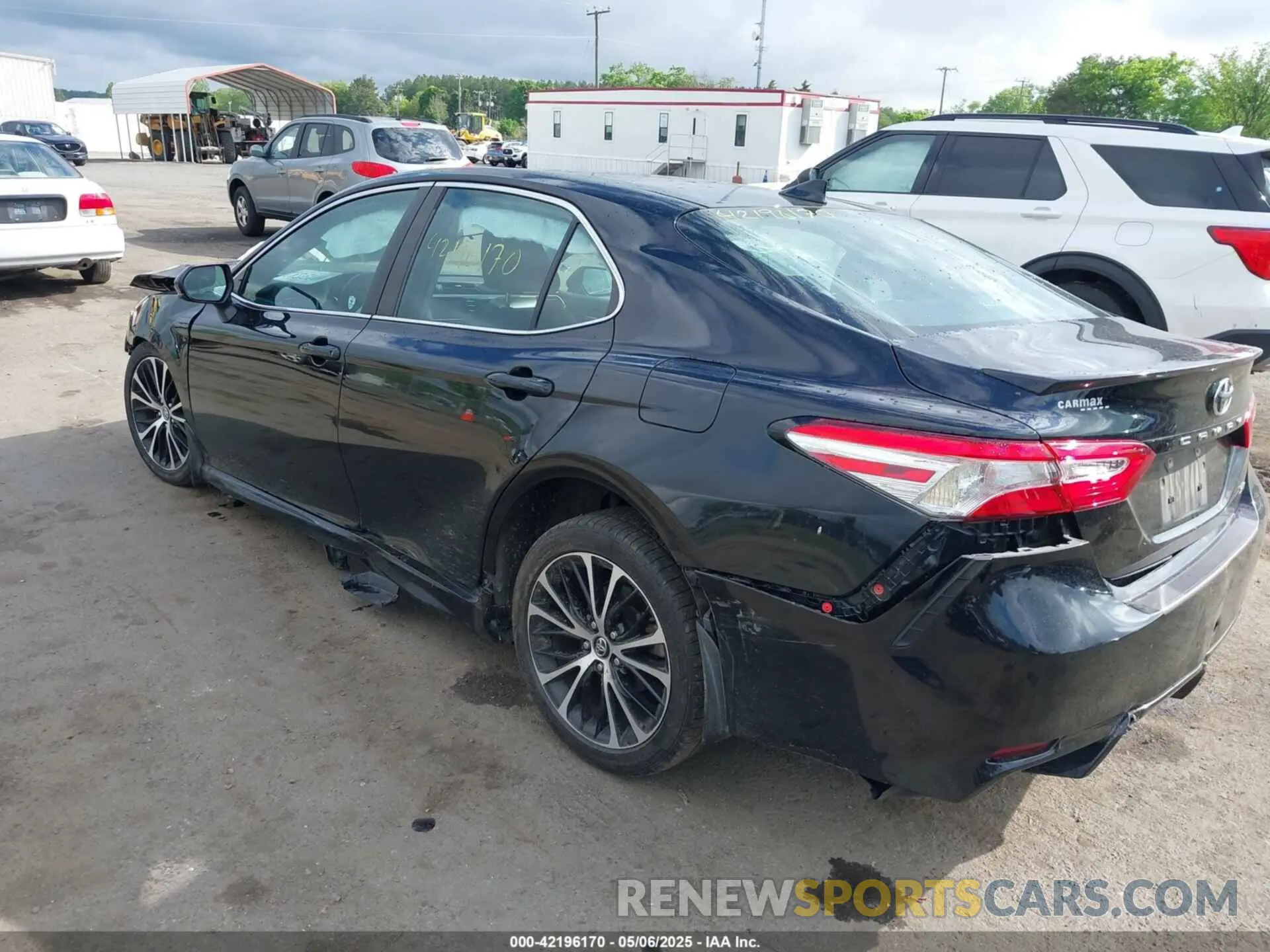 3 Photograph of a damaged car 4T1G11AK8LU336991 TOYOTA CAMRY 2020