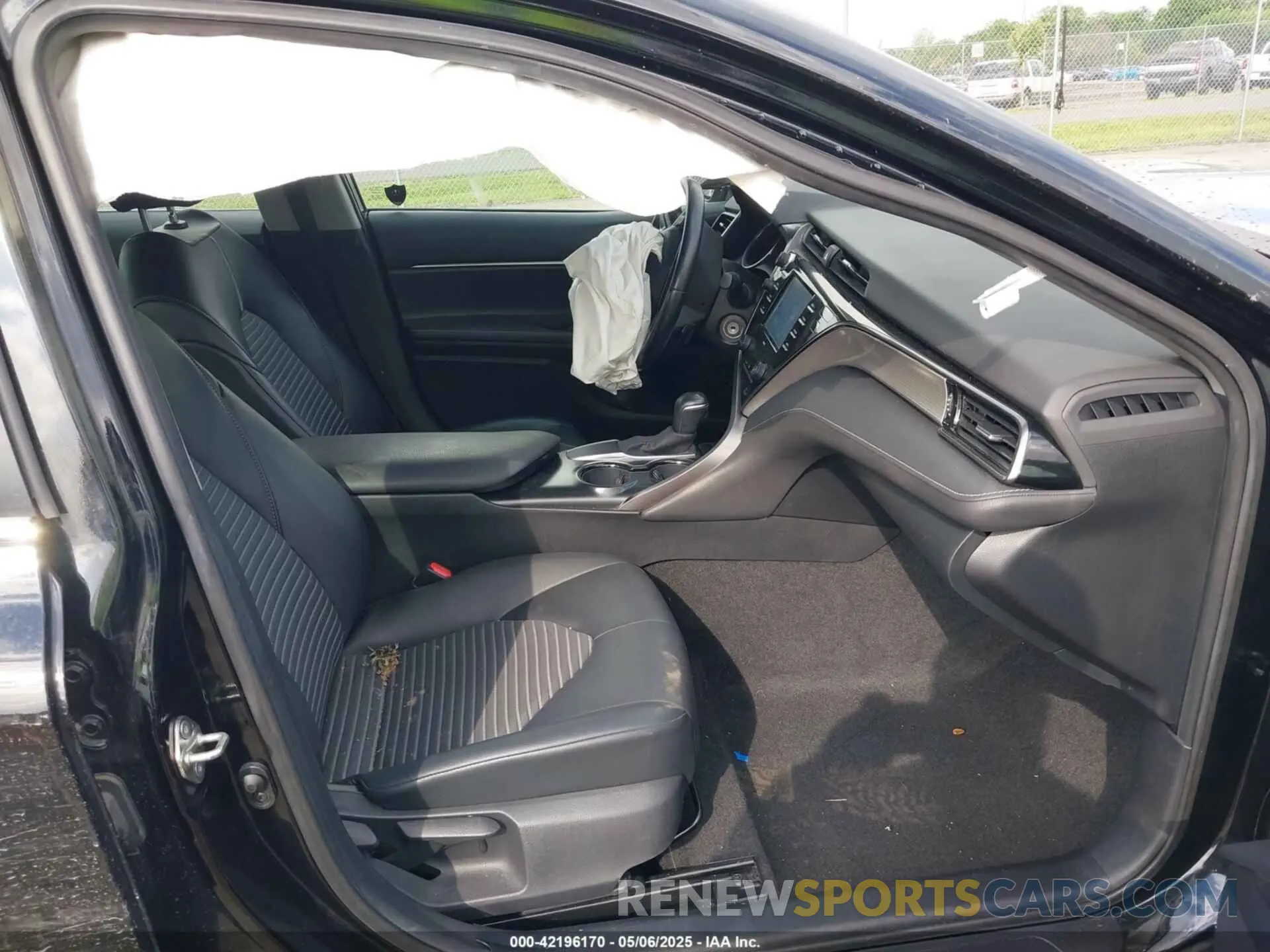 5 Photograph of a damaged car 4T1G11AK8LU336991 TOYOTA CAMRY 2020