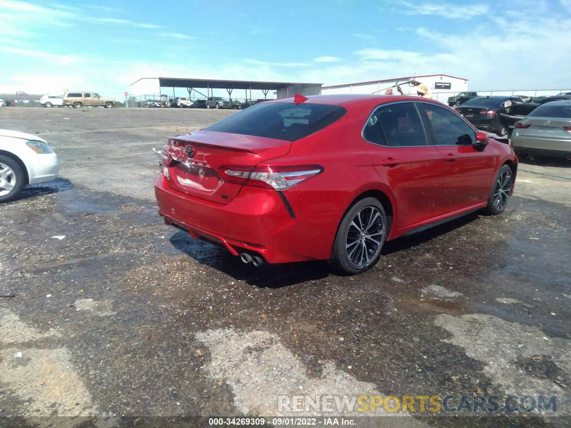 4 Photograph of a damaged car 4T1G11AK8LU338028 TOYOTA CAMRY 2020