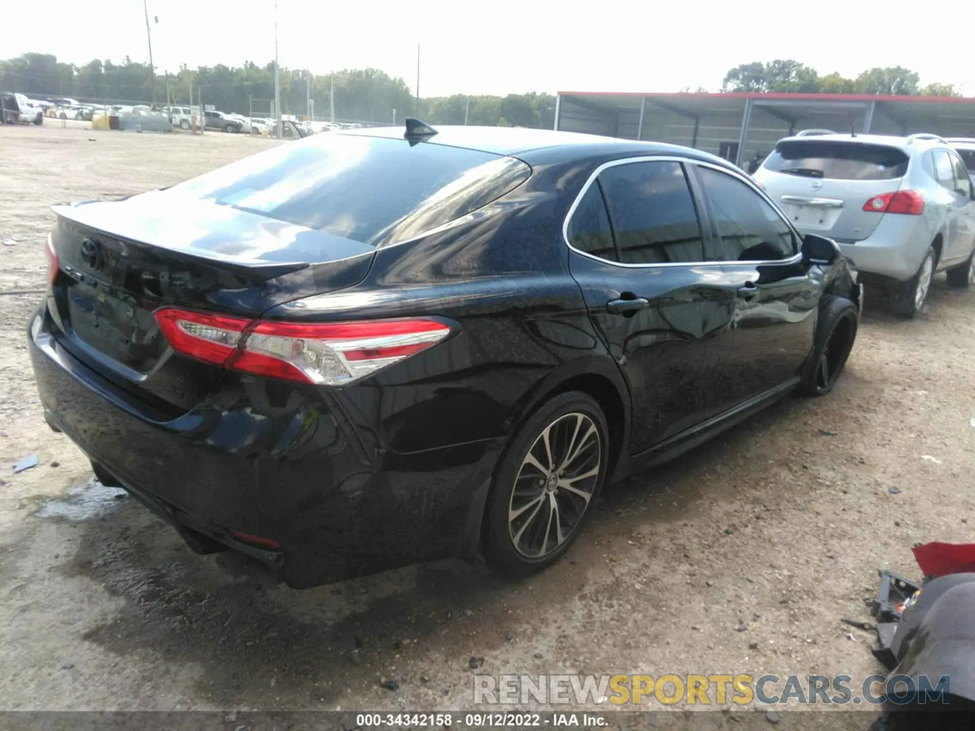 4 Photograph of a damaged car 4T1G11AK8LU340703 TOYOTA CAMRY 2020