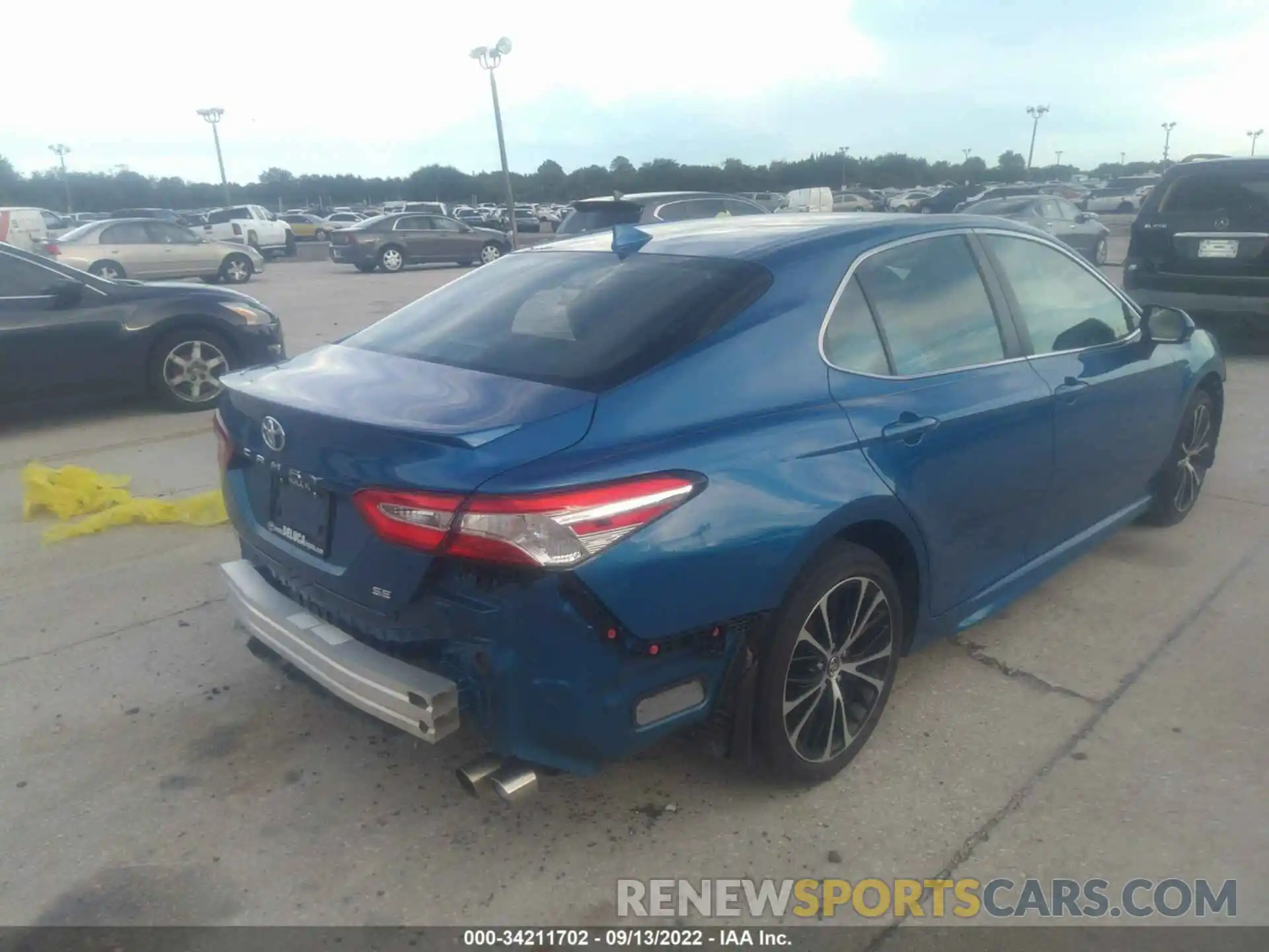 4 Photograph of a damaged car 4T1G11AK8LU342435 TOYOTA CAMRY 2020