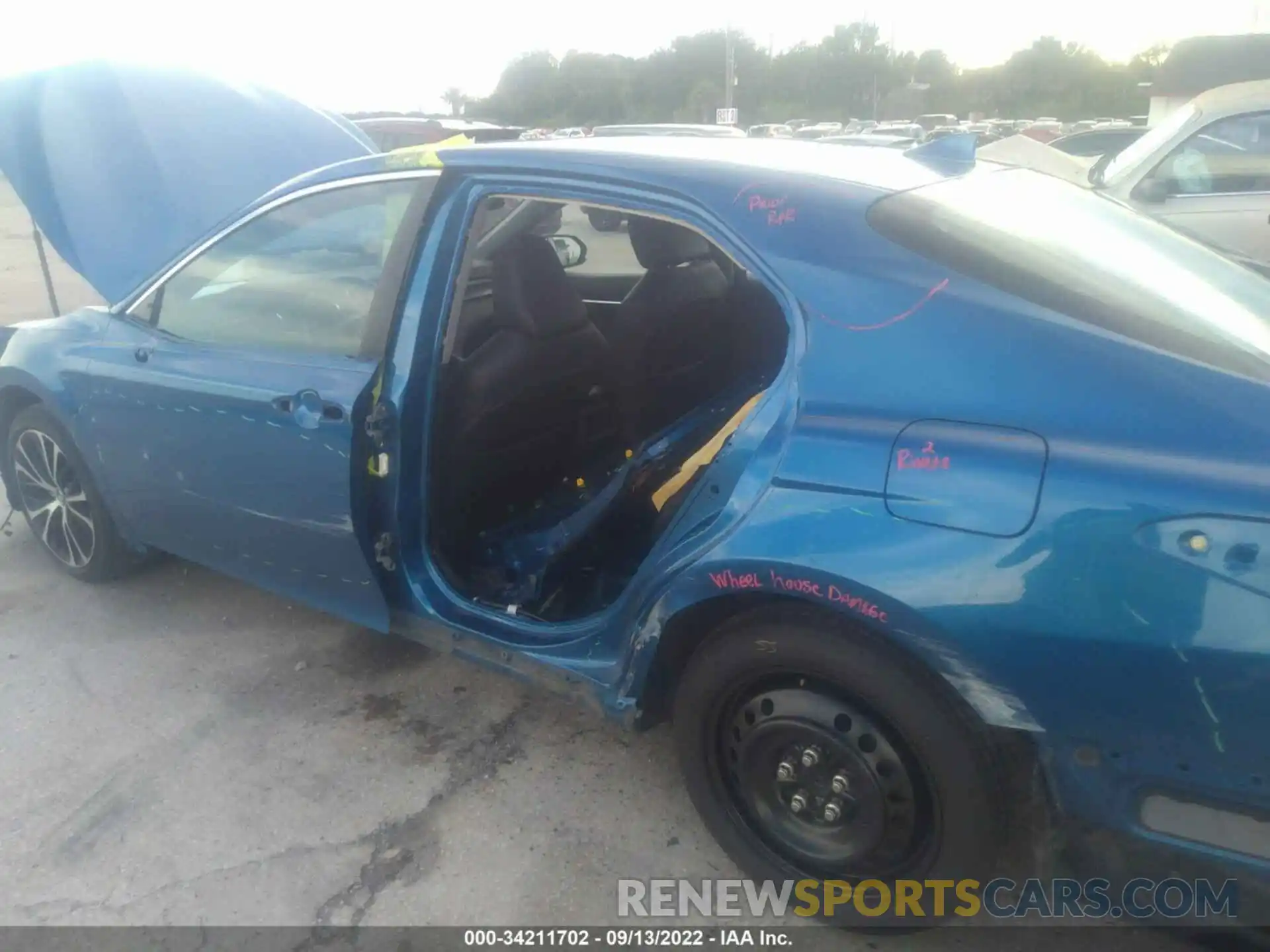 6 Photograph of a damaged car 4T1G11AK8LU342435 TOYOTA CAMRY 2020