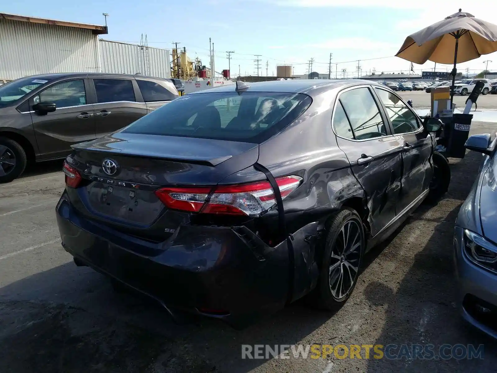 4 Photograph of a damaged car 4T1G11AK8LU345206 TOYOTA CAMRY 2020