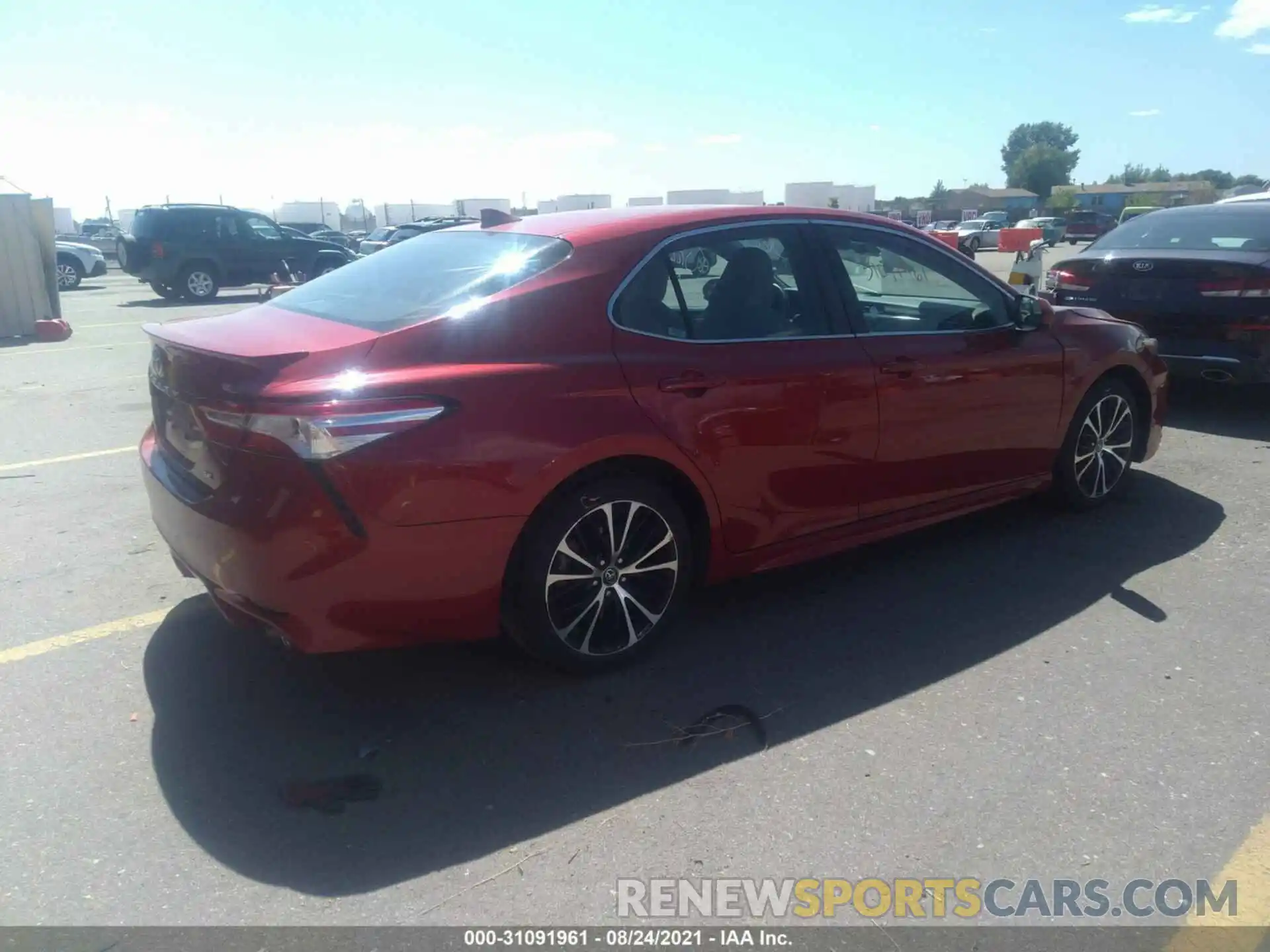 4 Photograph of a damaged car 4T1G11AK8LU345528 TOYOTA CAMRY 2020