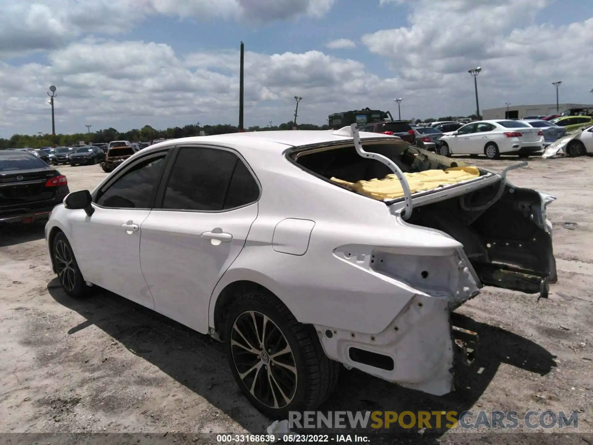 3 Photograph of a damaged car 4T1G11AK8LU346047 TOYOTA CAMRY 2020