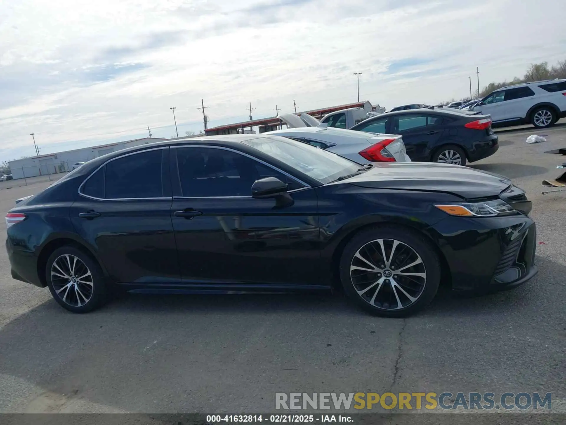 13 Photograph of a damaged car 4T1G11AK8LU346372 TOYOTA CAMRY 2020