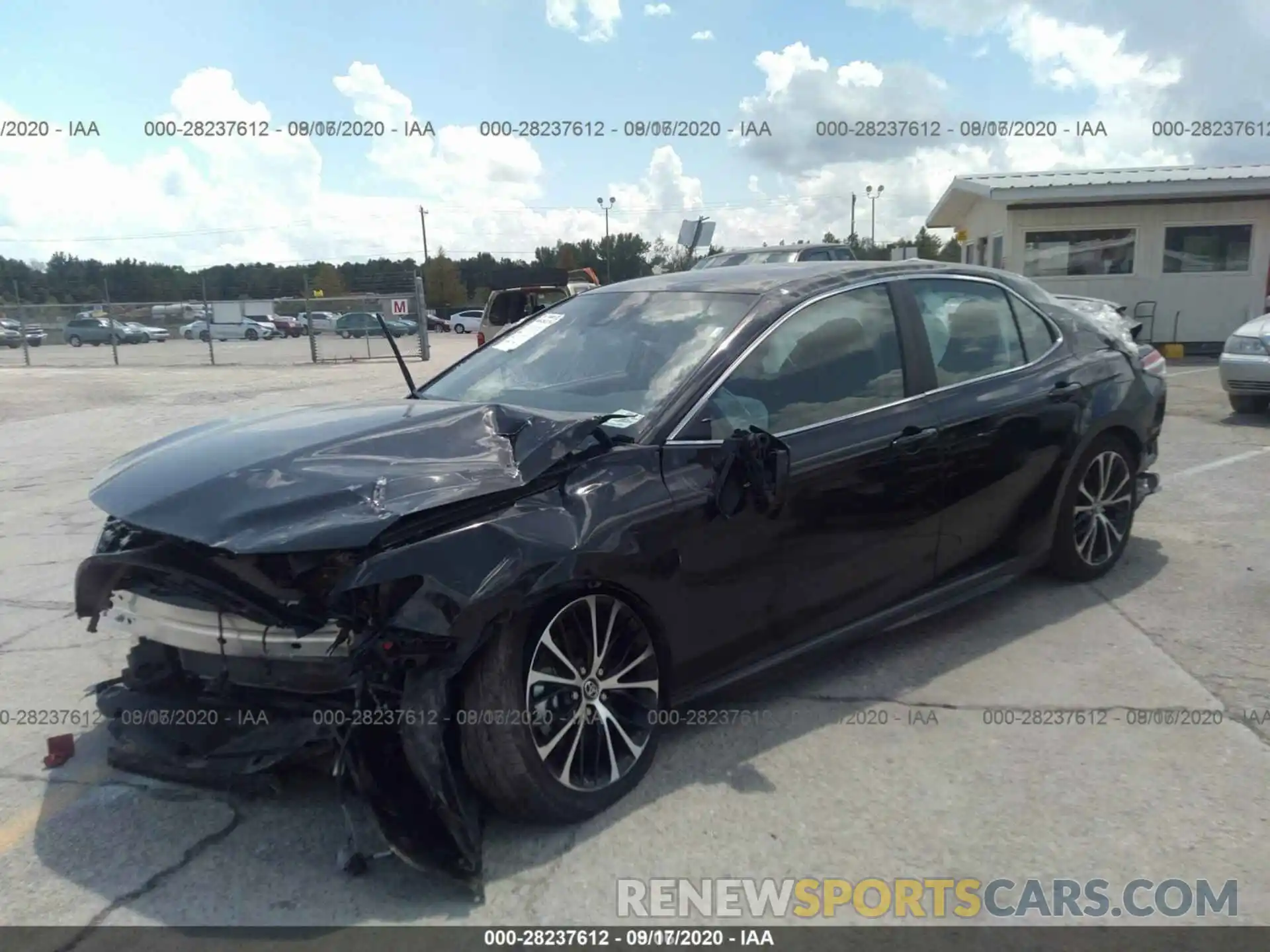 14 Photograph of a damaged car 4T1G11AK8LU355430 TOYOTA CAMRY 2020