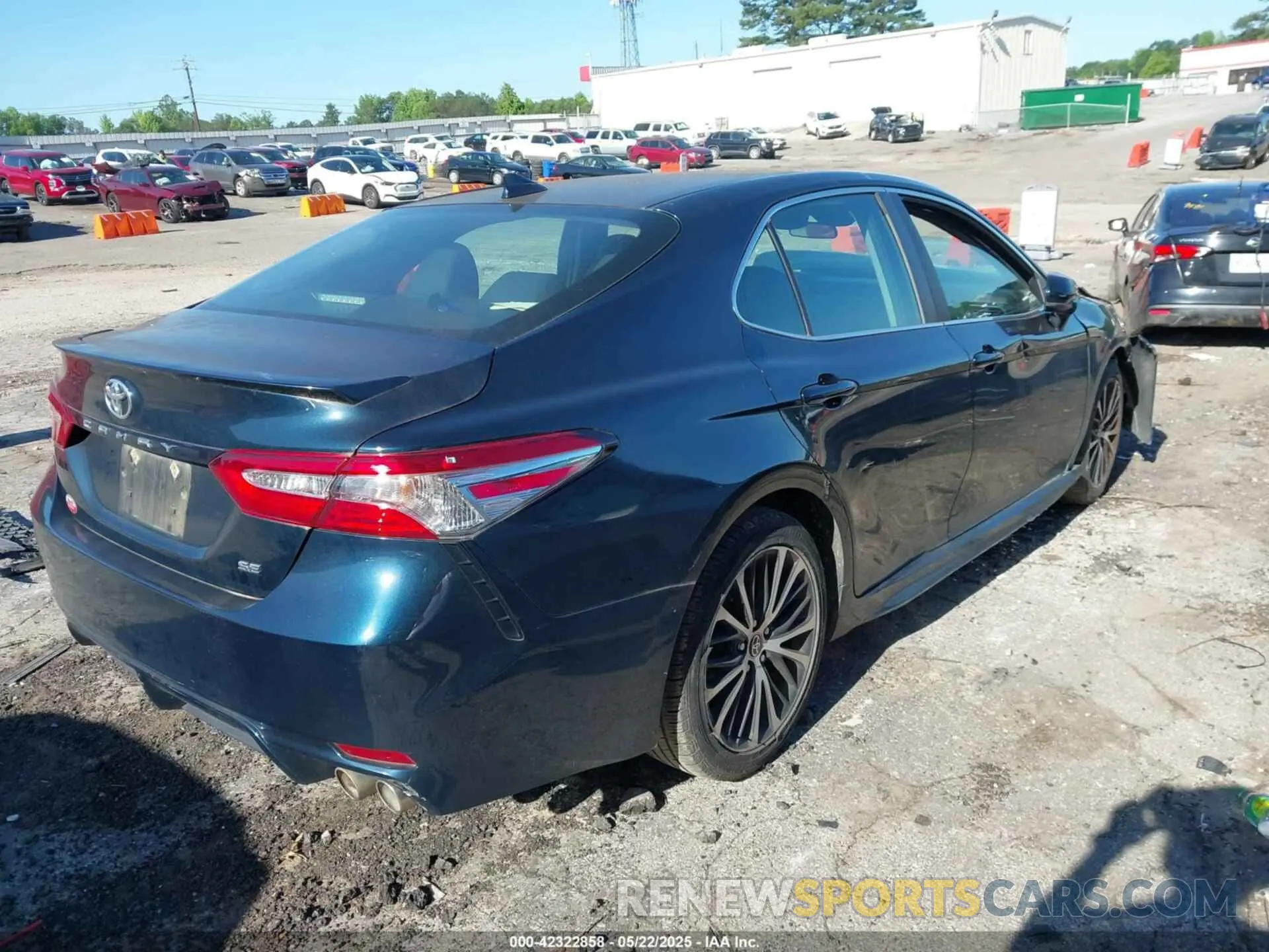4 Photograph of a damaged car 4T1G11AK8LU362751 TOYOTA CAMRY 2020