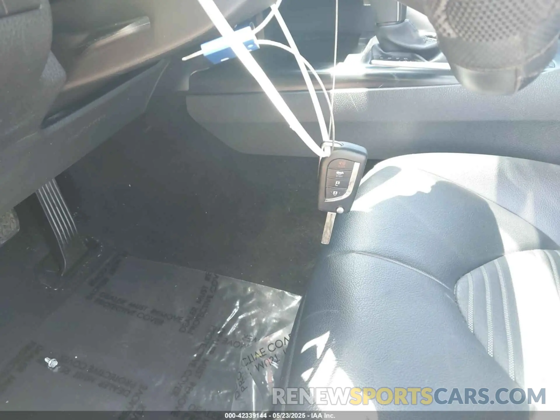 11 Photograph of a damaged car 4T1G11AK8LU362863 TOYOTA CAMRY 2020