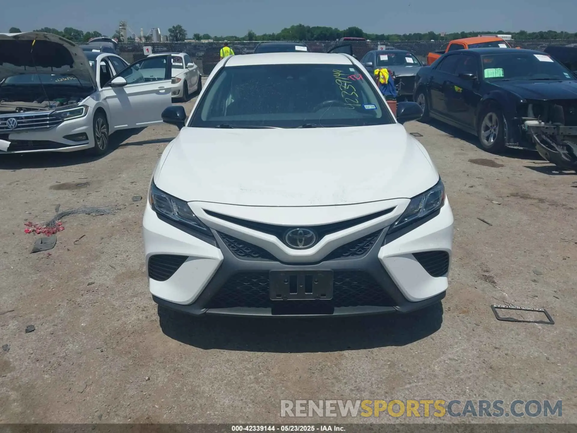 12 Photograph of a damaged car 4T1G11AK8LU362863 TOYOTA CAMRY 2020