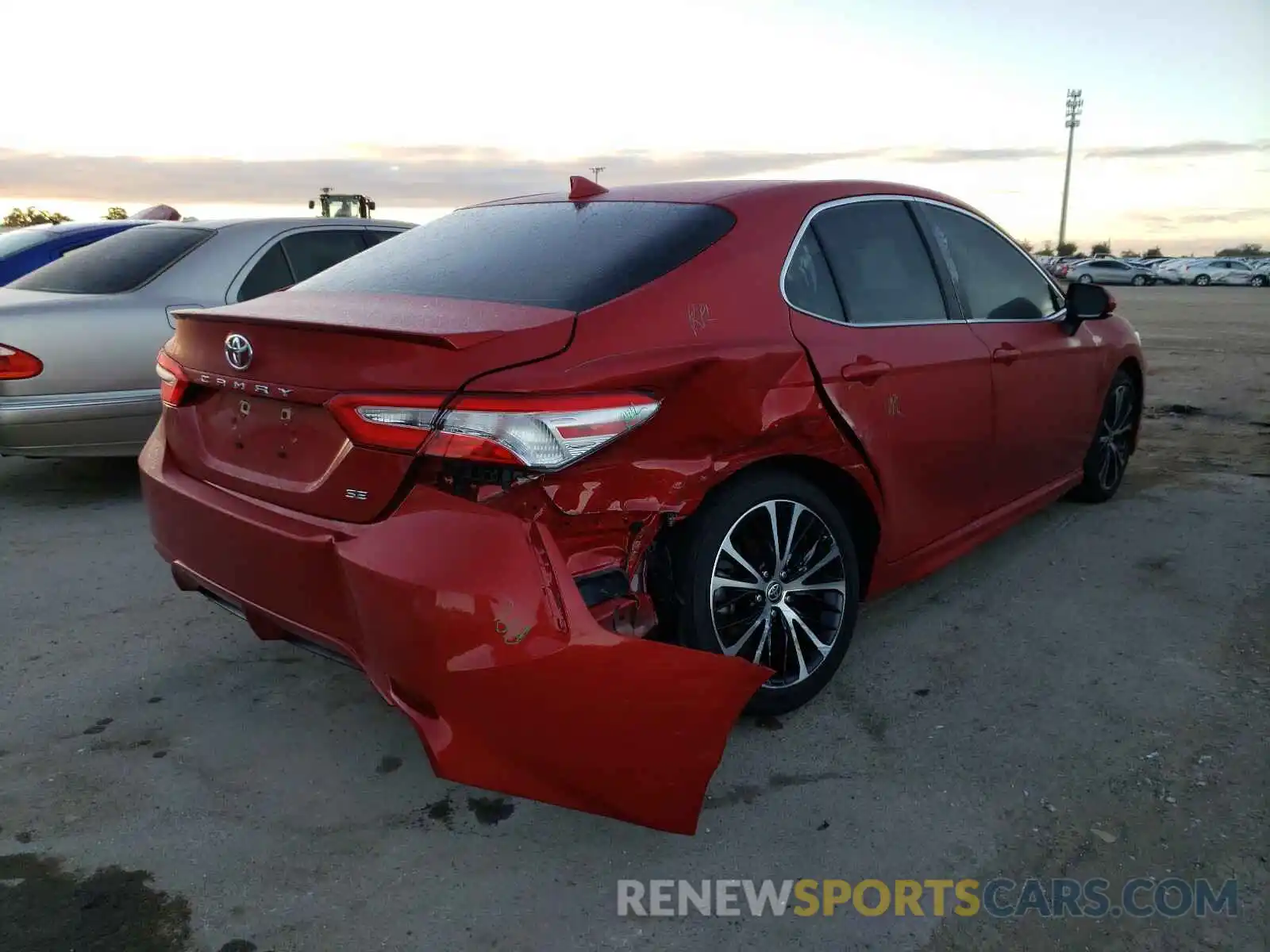 4 Photograph of a damaged car 4T1G11AK8LU367478 TOYOTA CAMRY 2020