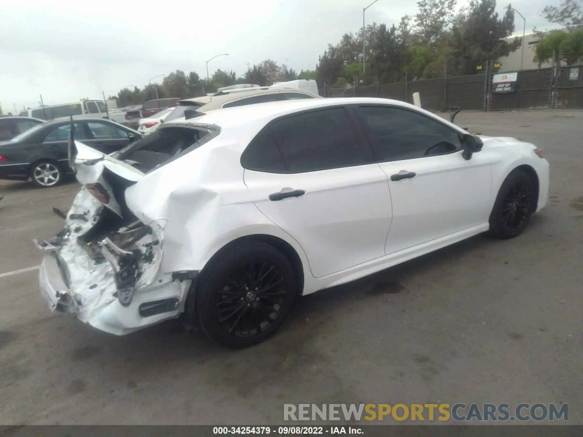 4 Photograph of a damaged car 4T1G11AK8LU374477 TOYOTA CAMRY 2020