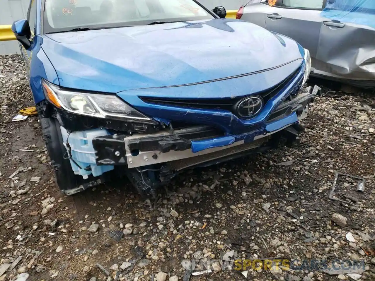 9 Photograph of a damaged car 4T1G11AK8LU376813 TOYOTA CAMRY 2020