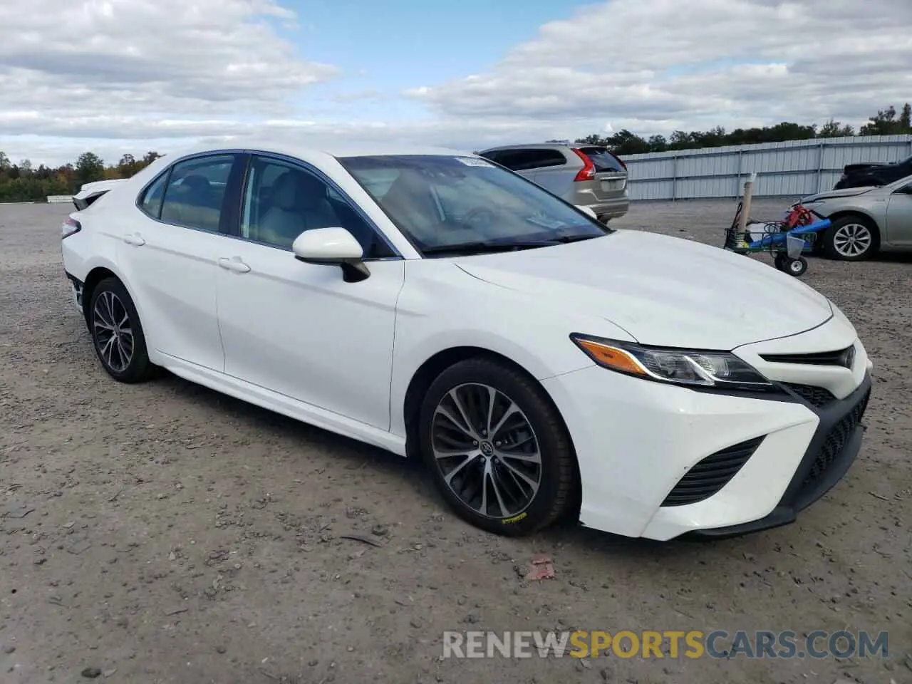 4 Photograph of a damaged car 4T1G11AK8LU382725 TOYOTA CAMRY 2020