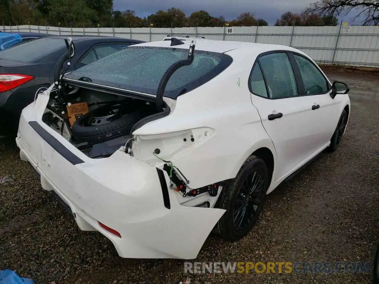 4 Photograph of a damaged car 4T1G11AK8LU385396 TOYOTA CAMRY 2020