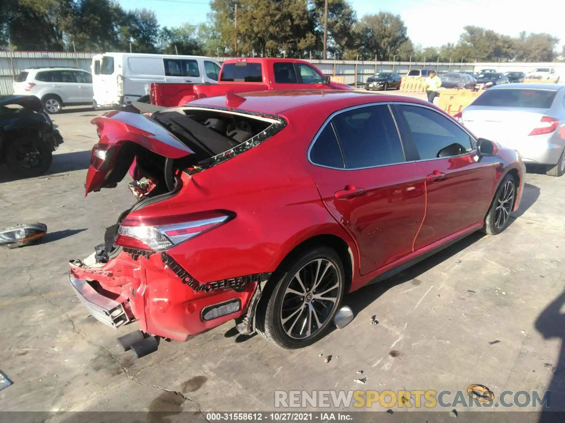 4 Photograph of a damaged car 4T1G11AK8LU392137 TOYOTA CAMRY 2020