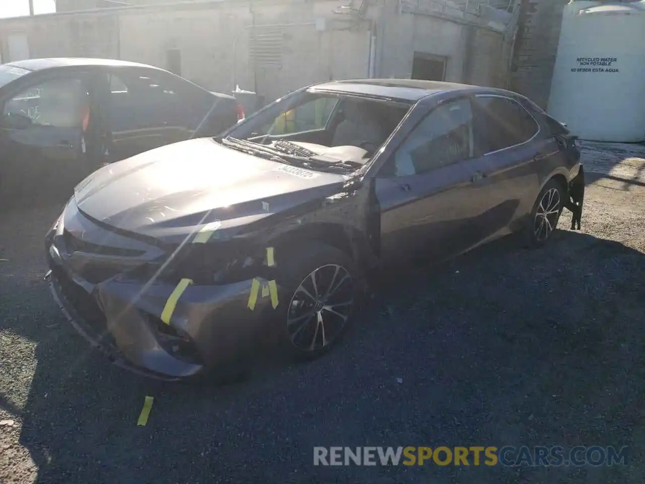 2 Photograph of a damaged car 4T1G11AK8LU501342 TOYOTA CAMRY 2020