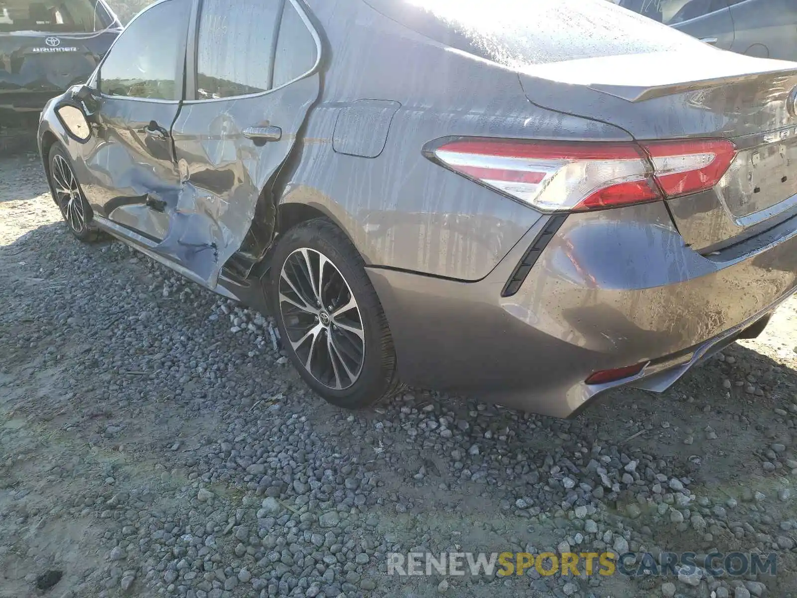 10 Photograph of a damaged car 4T1G11AK8LU503849 TOYOTA CAMRY 2020