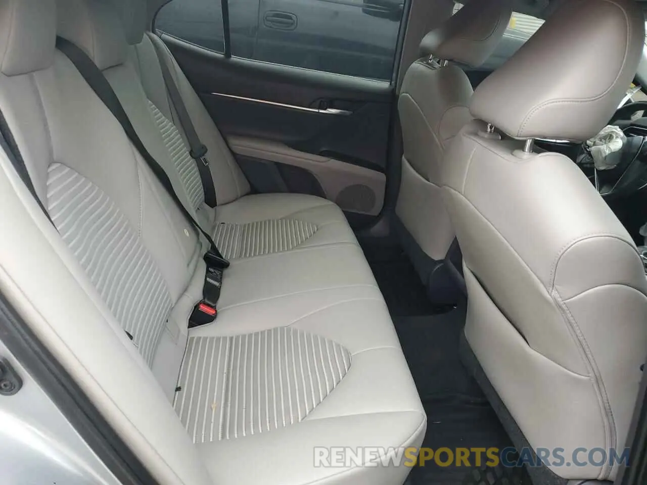 10 Photograph of a damaged car 4T1G11AK8LU505309 TOYOTA CAMRY 2020