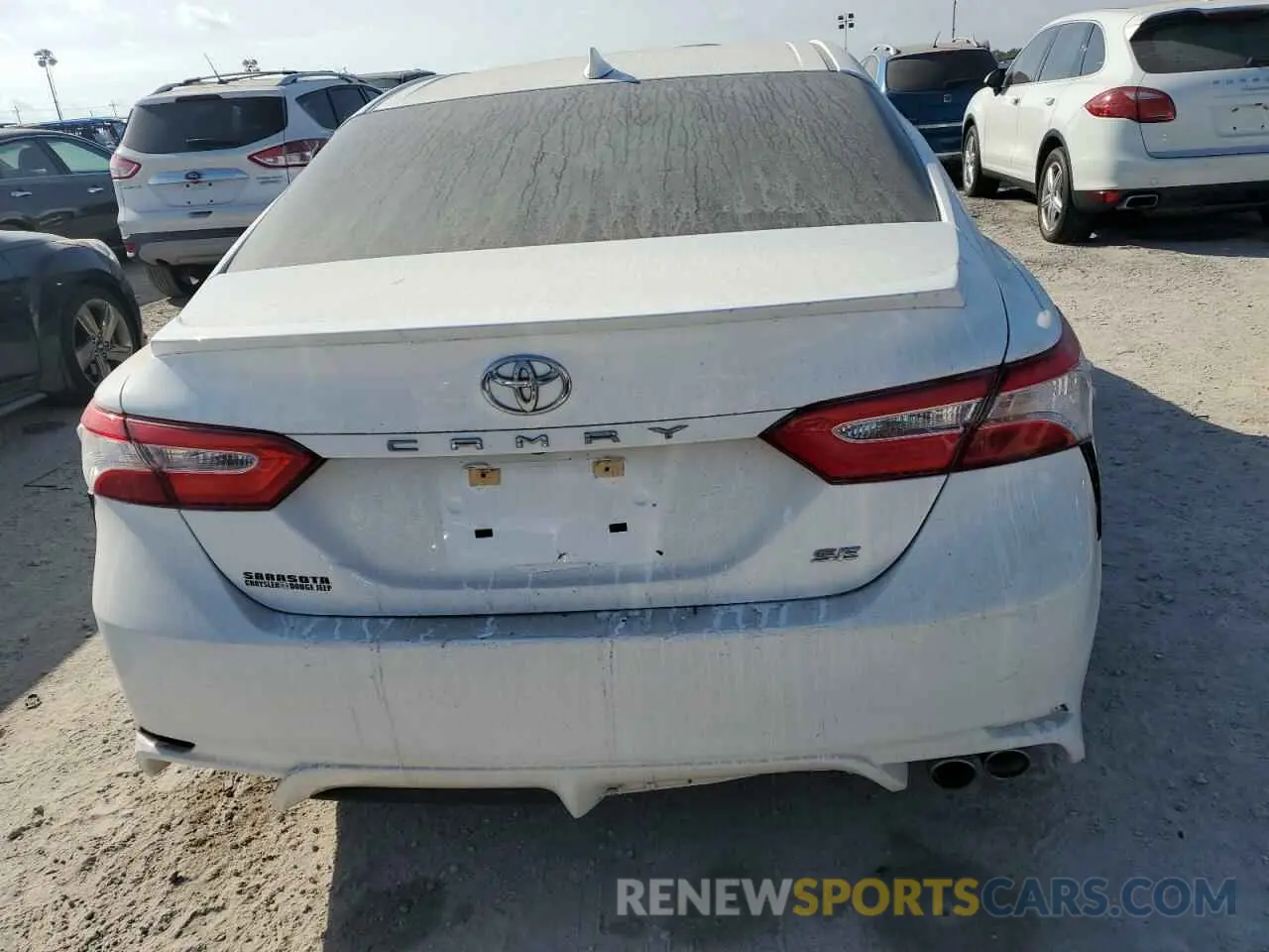 6 Photograph of a damaged car 4T1G11AK8LU511563 TOYOTA CAMRY 2020