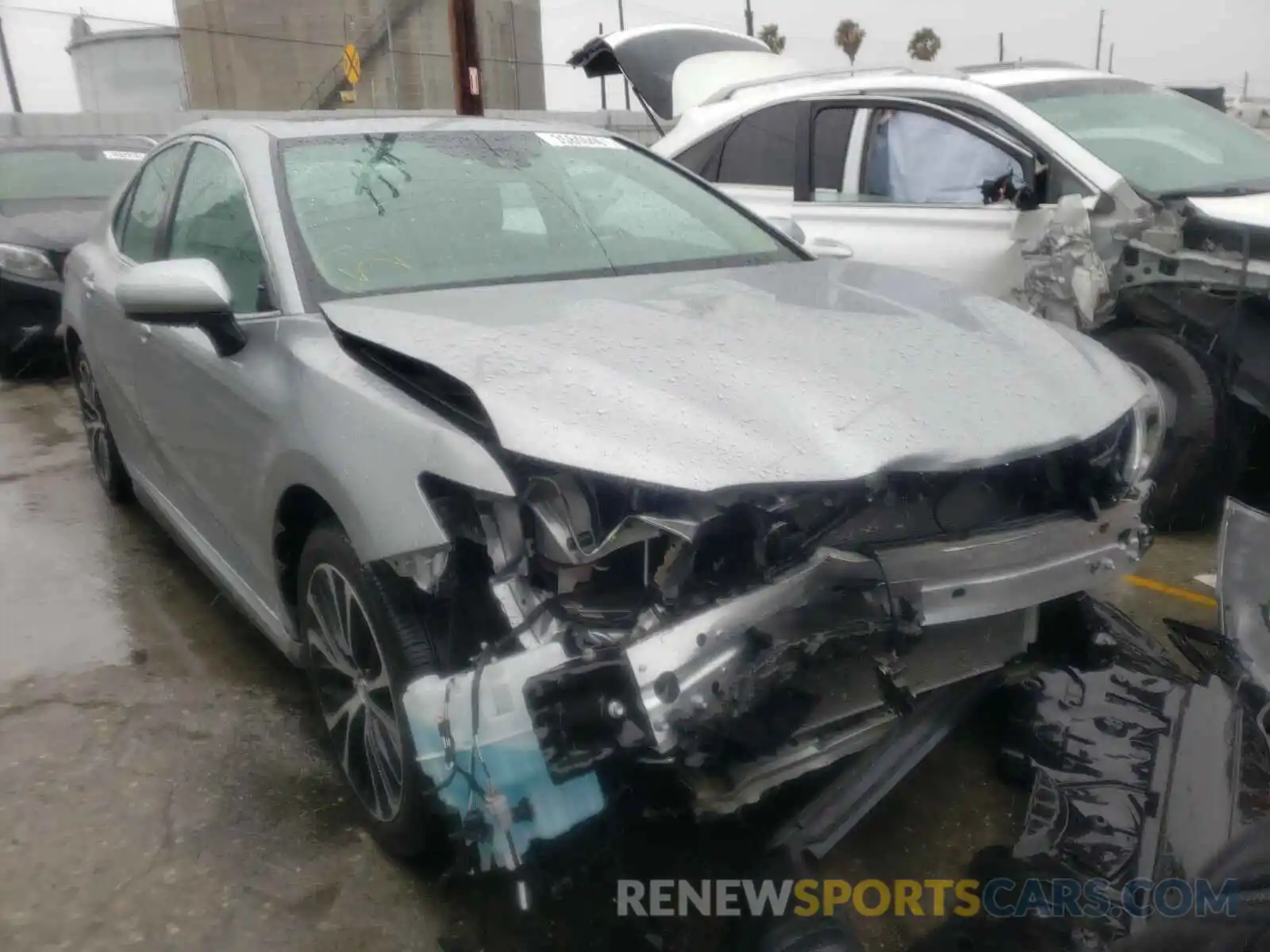 1 Photograph of a damaged car 4T1G11AK8LU857998 TOYOTA CAMRY 2020