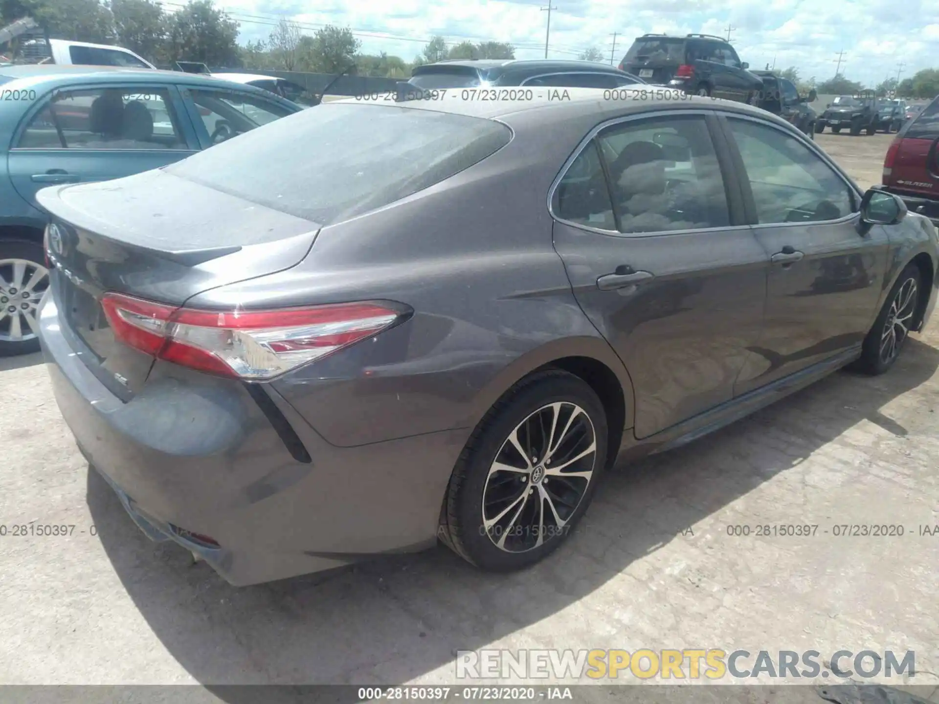 4 Photograph of a damaged car 4T1G11AK8LU861730 TOYOTA CAMRY 2020