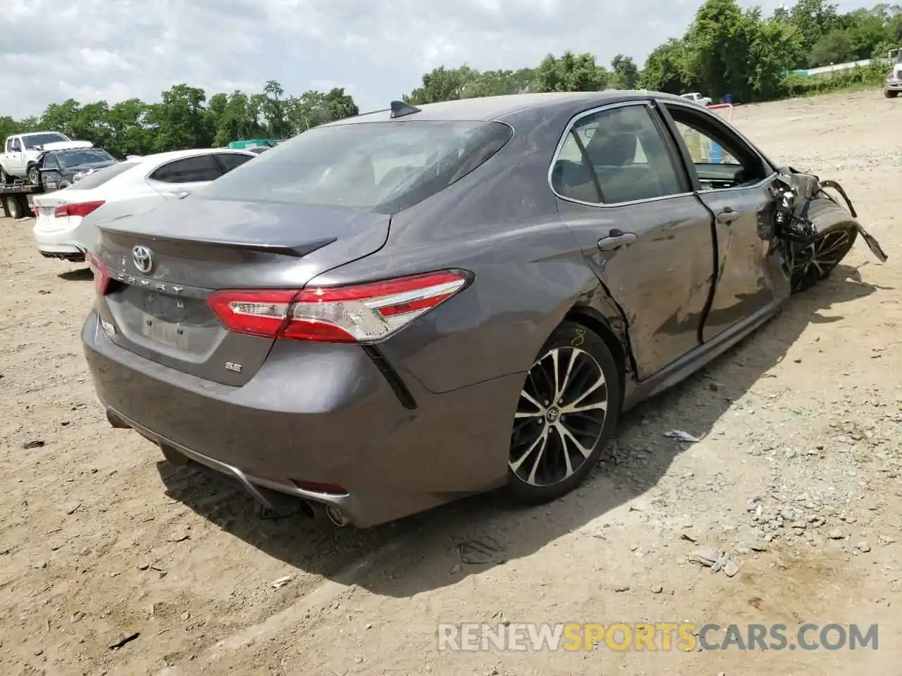 4 Photograph of a damaged car 4T1G11AK8LU867124 TOYOTA CAMRY 2020