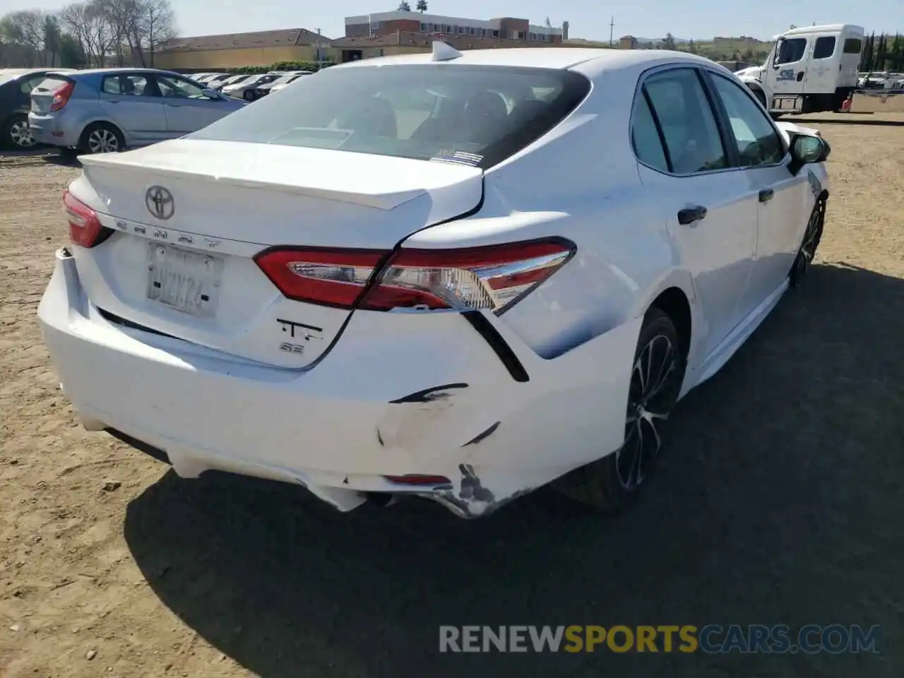 4 Photograph of a damaged car 4T1G11AK8LU871951 TOYOTA CAMRY 2020