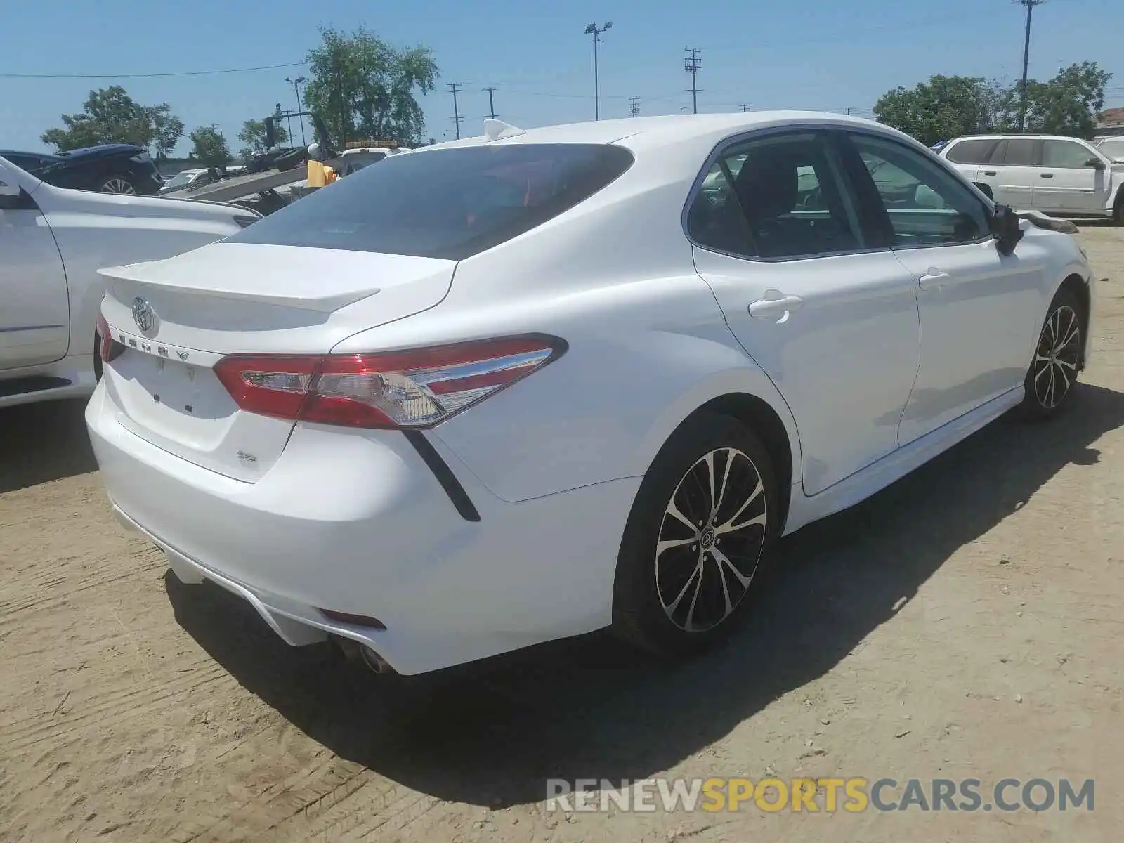 4 Photograph of a damaged car 4T1G11AK8LU872114 TOYOTA CAMRY 2020