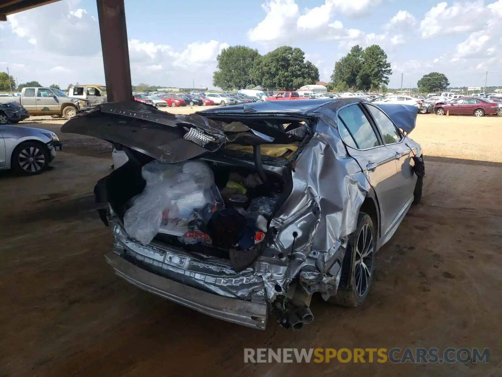 4 Photograph of a damaged car 4T1G11AK8LU876681 TOYOTA CAMRY 2020