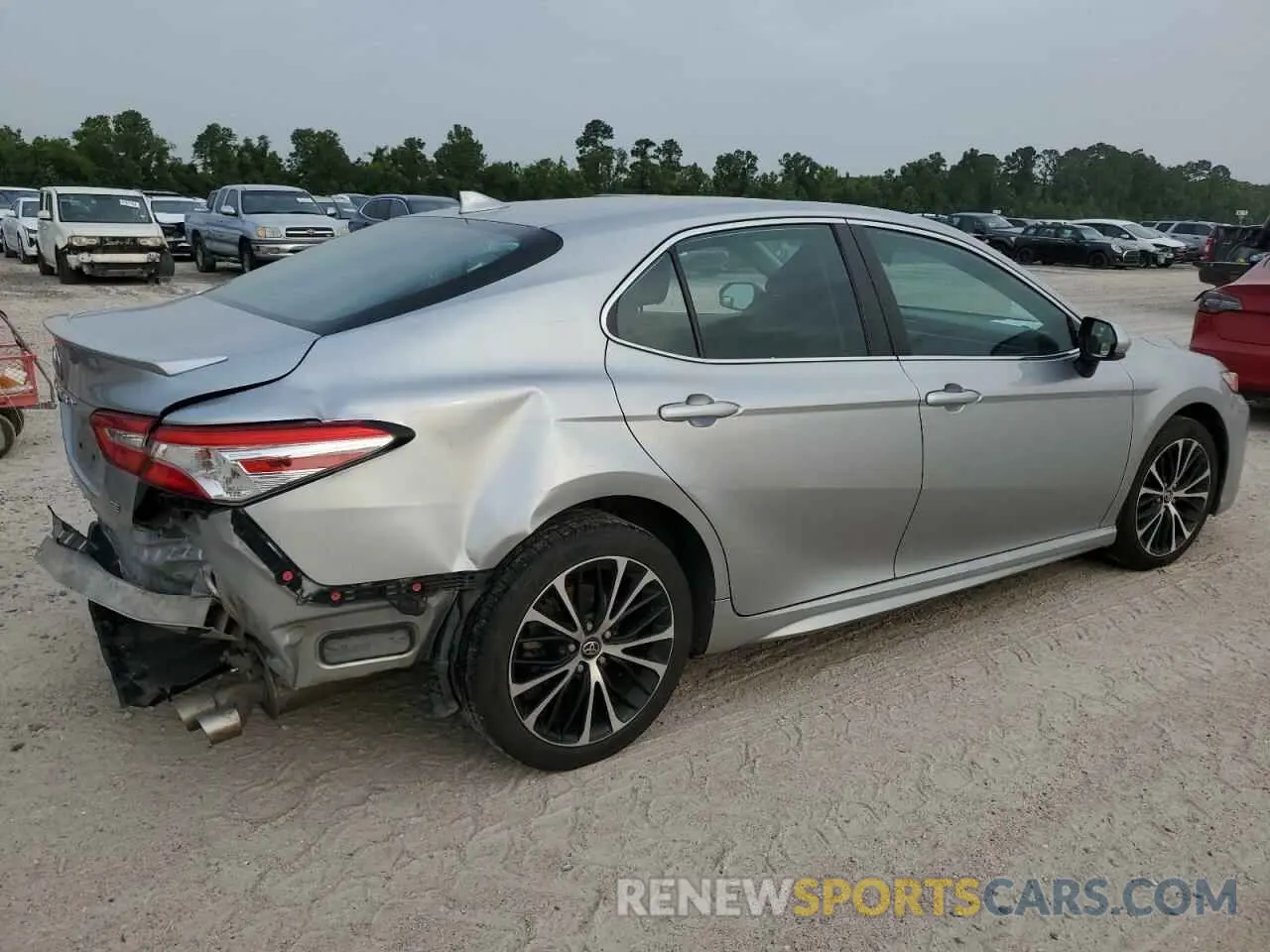 3 Photograph of a damaged car 4T1G11AK8LU886871 TOYOTA CAMRY 2020