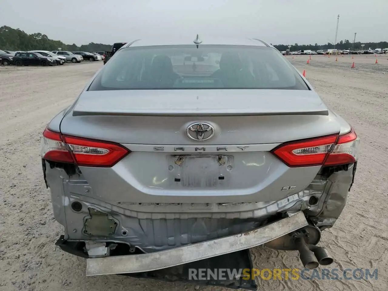 6 Photograph of a damaged car 4T1G11AK8LU886871 TOYOTA CAMRY 2020
