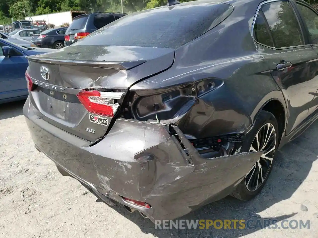 9 Photograph of a damaged car 4T1G11AK8LU891732 TOYOTA CAMRY 2020