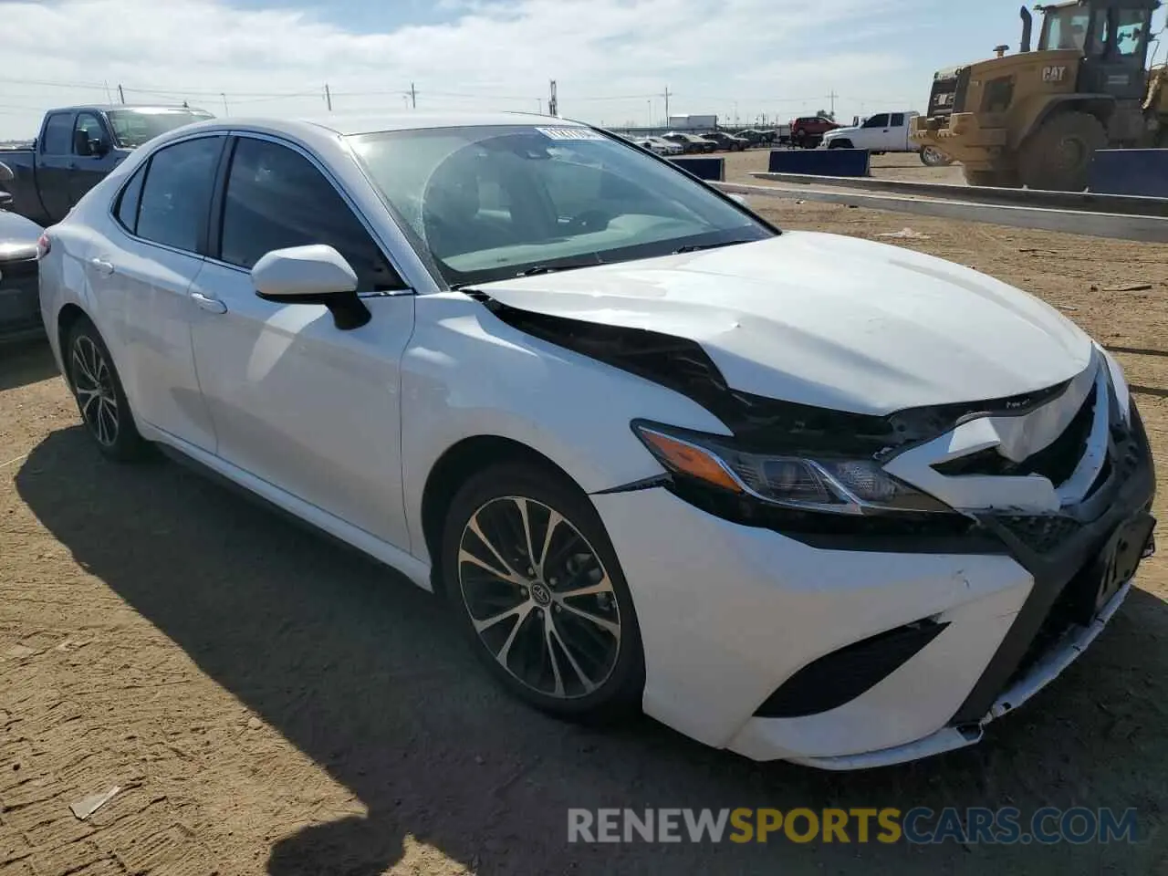 4 Photograph of a damaged car 4T1G11AK8LU897076 TOYOTA CAMRY 2020