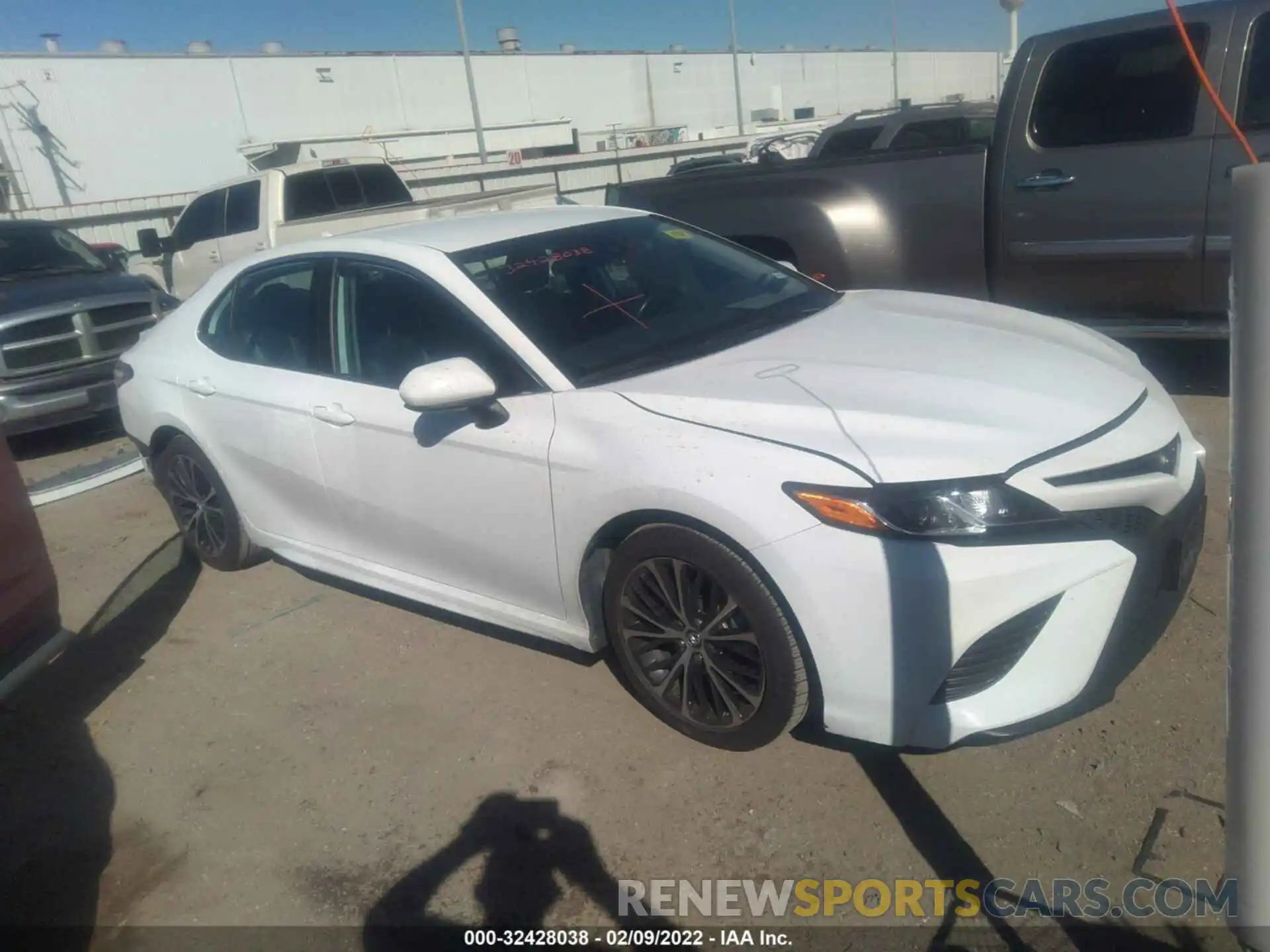 1 Photograph of a damaged car 4T1G11AK8LU915236 TOYOTA CAMRY 2020