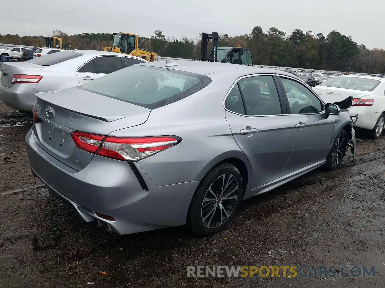 4 Photograph of a damaged car 4T1G11AK8LU915771 TOYOTA CAMRY 2020