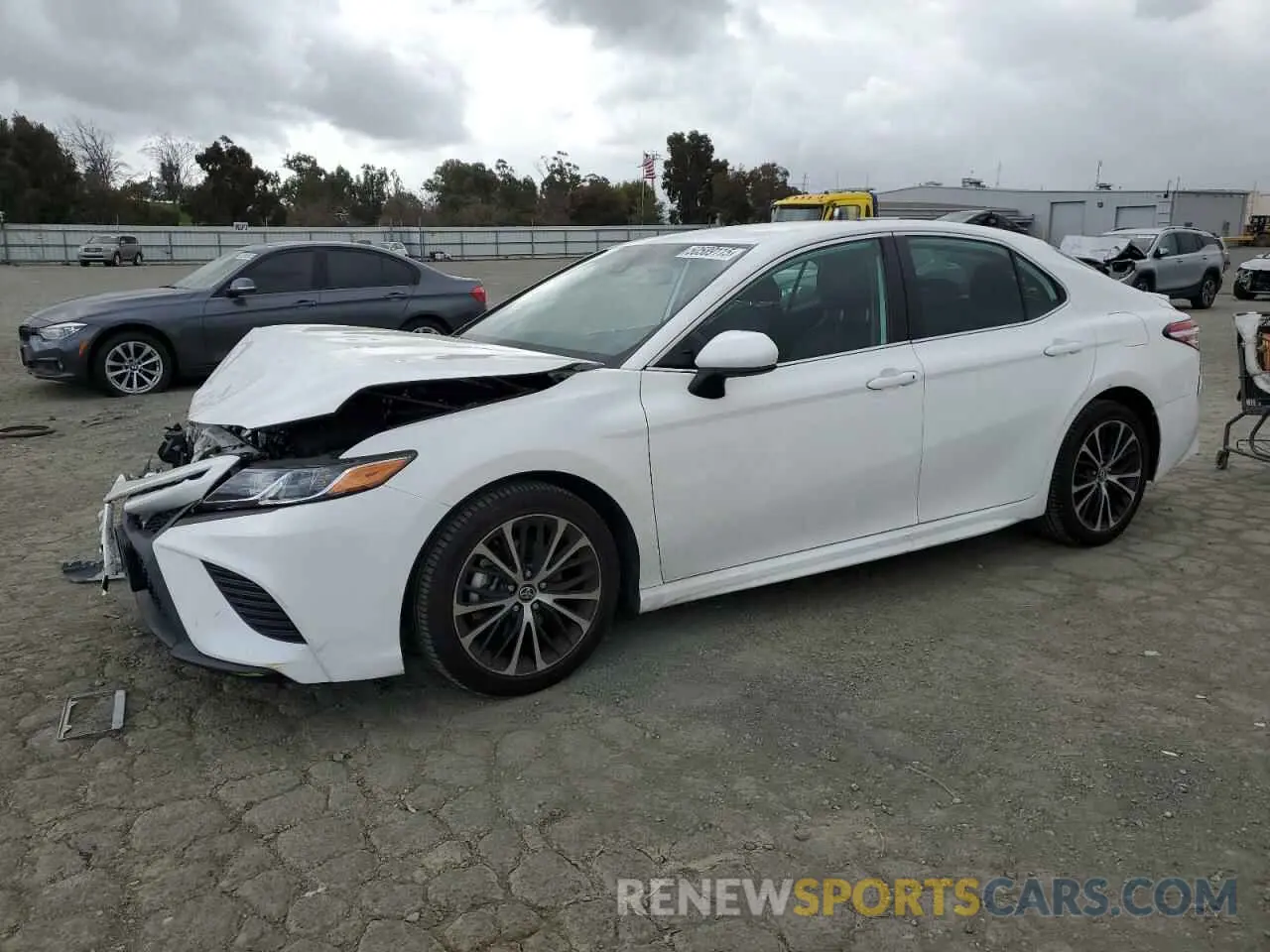 1 Photograph of a damaged car 4T1G11AK8LU925927 TOYOTA CAMRY 2020