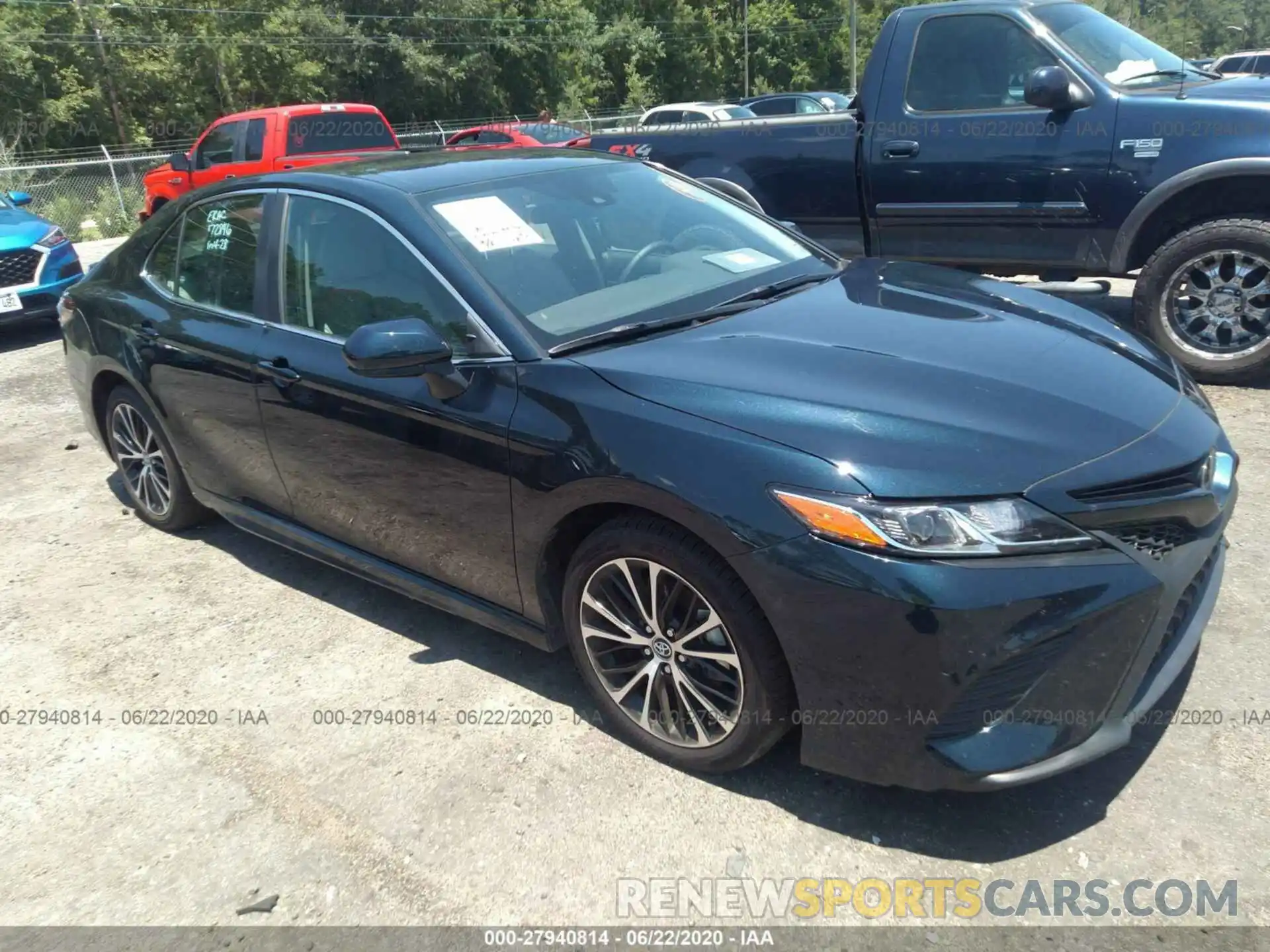 1 Photograph of a damaged car 4T1G11AK8LU927080 TOYOTA CAMRY 2020