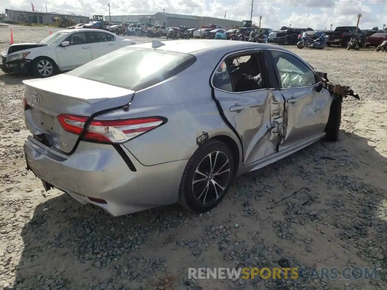 4 Photograph of a damaged car 4T1G11AK8LU927886 TOYOTA CAMRY 2020