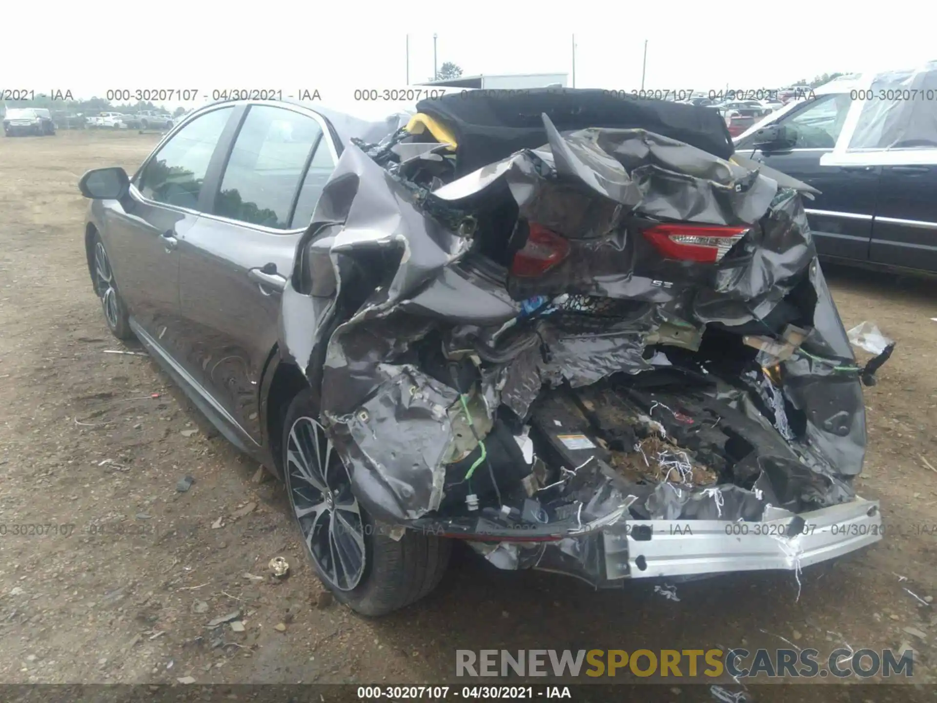 3 Photograph of a damaged car 4T1G11AK8LU933400 TOYOTA CAMRY 2020