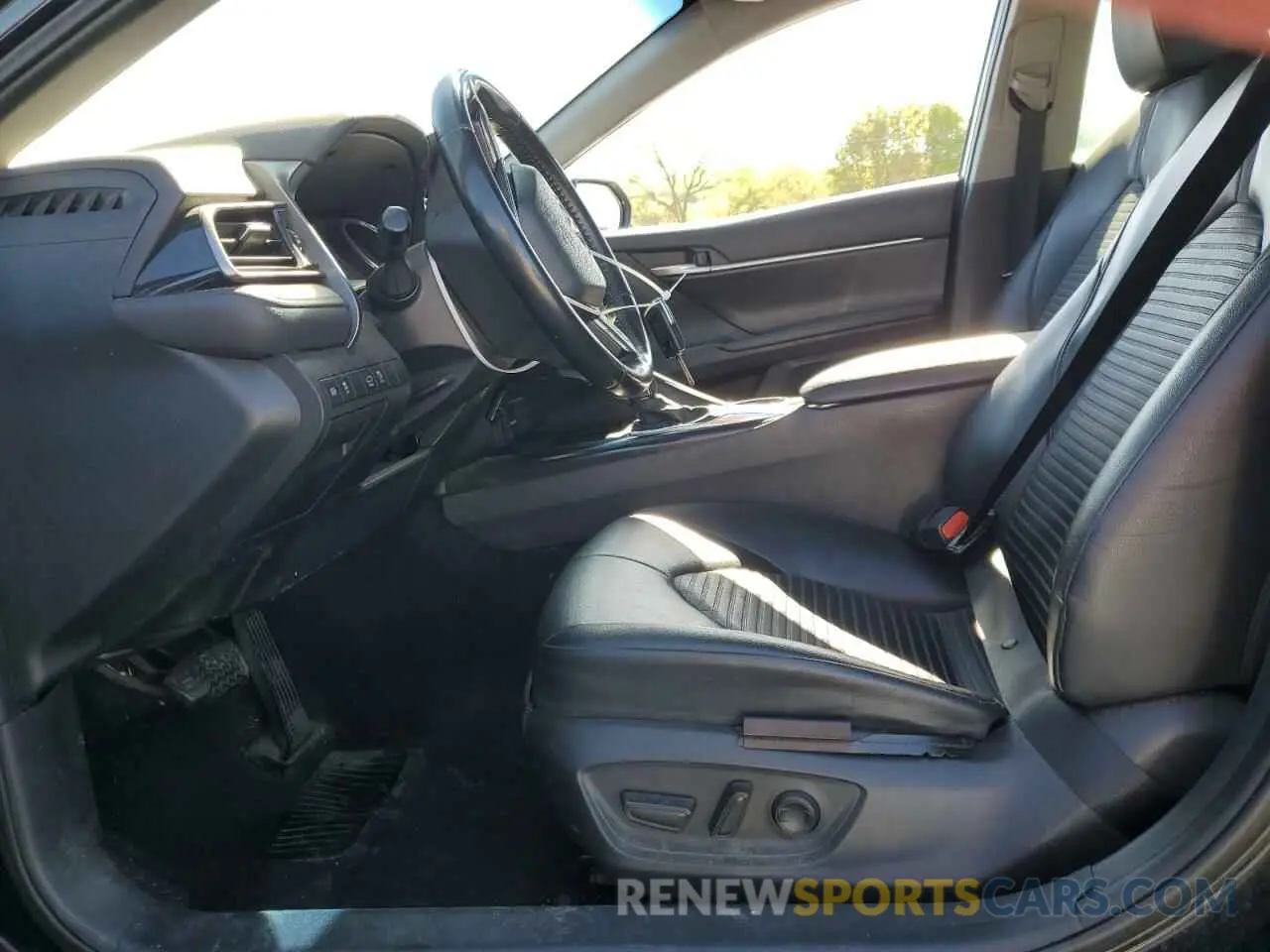 7 Photograph of a damaged car 4T1G11AK8LU939147 TOYOTA CAMRY 2020