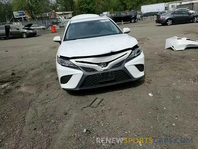 14 Photograph of a damaged car 4T1G11AK8LU943327 TOYOTA CAMRY 2020